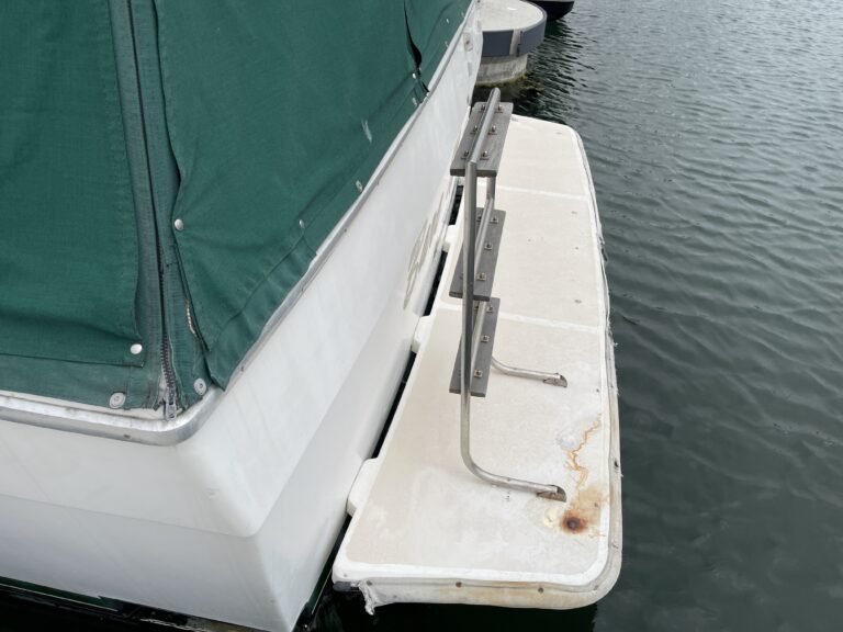 Bayliner Port swim platform Exterior