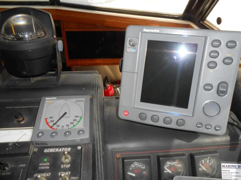 bayliner 3888 raymarine equipment