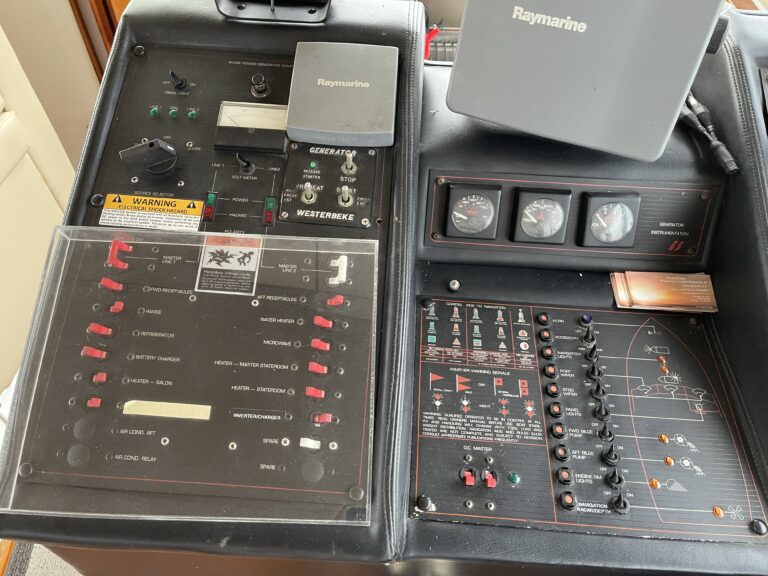 bayliner electronics 12V panel