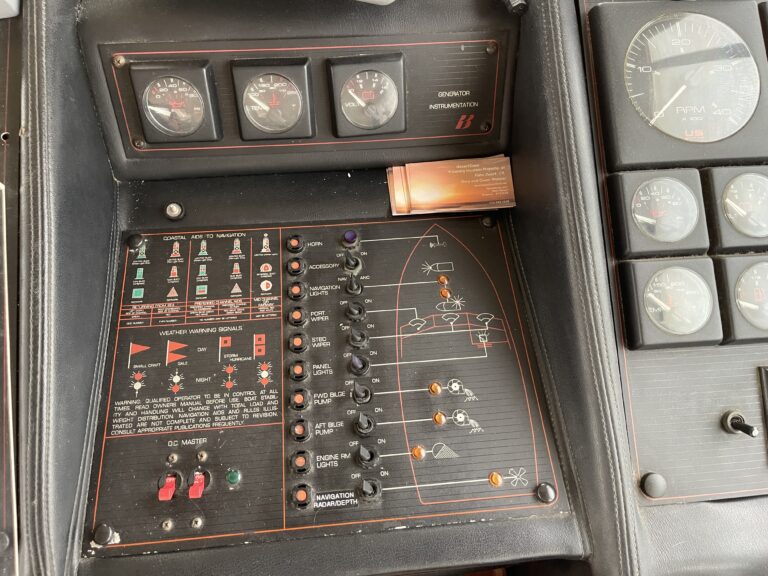 bayliner electronics 12V panel