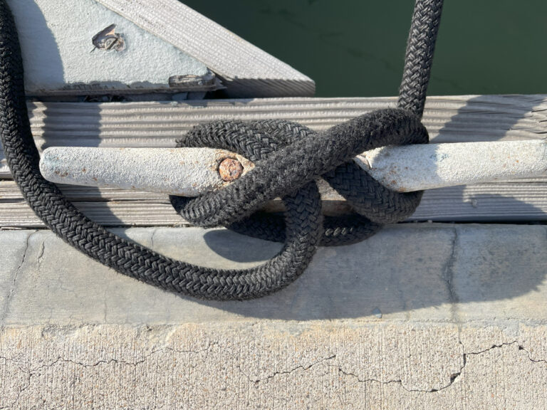 Cleat tying - mooring boat