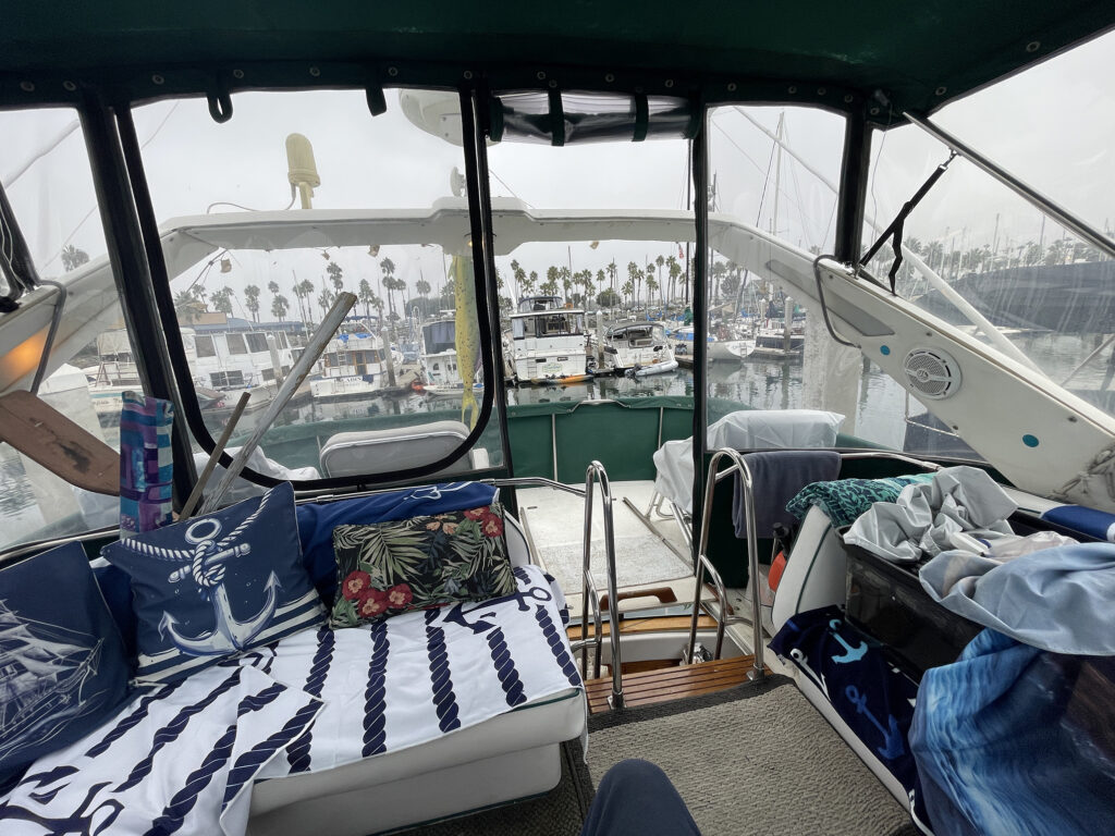 flybridge-entry-rear-platform